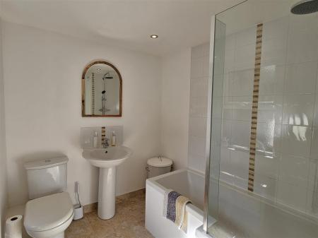 Bathroom 2.jpg