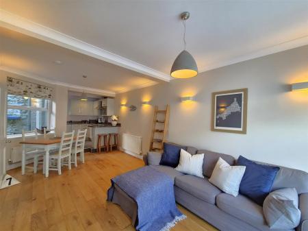 Living room 2.jpg