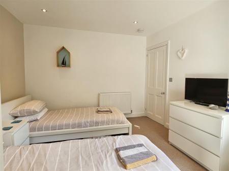 Bedroom 2 (2).jpg