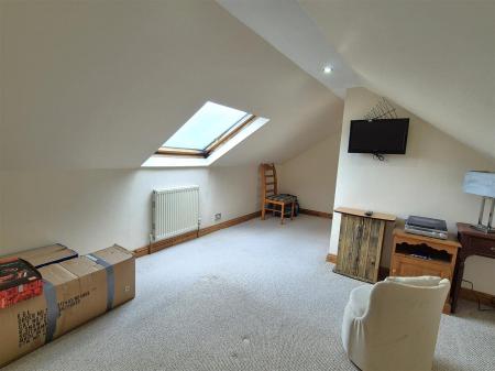 Attic room (2).jpg