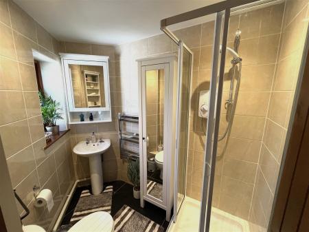 Shower room en suite