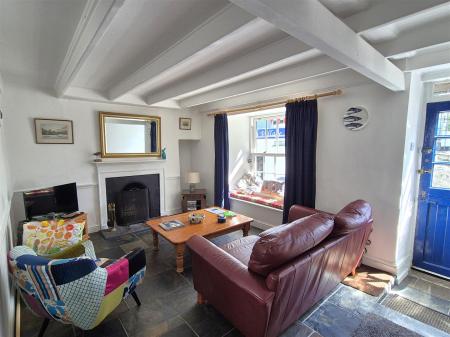 Sitting room (2).JPG