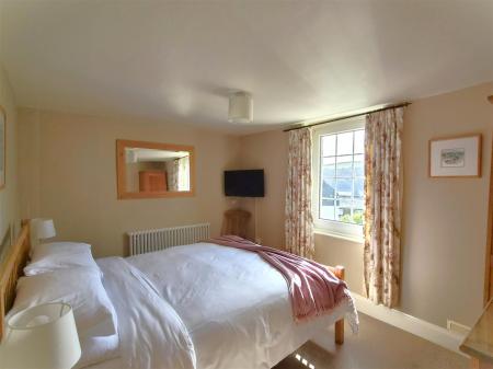 Bedroom 1 (2).jpg