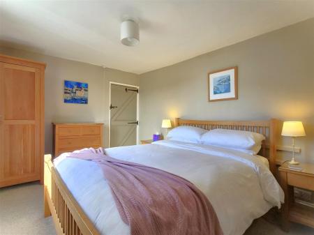 Bedroom 1.jpg