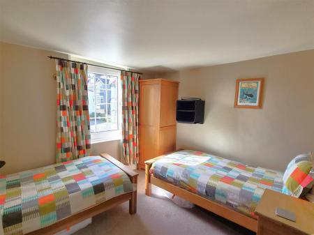 Twin bedroom.jpg