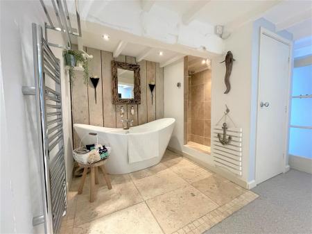 Bathroom Area (2).JPG