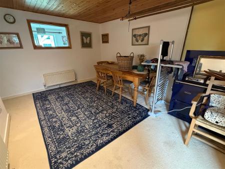 Dining room 3.jpg