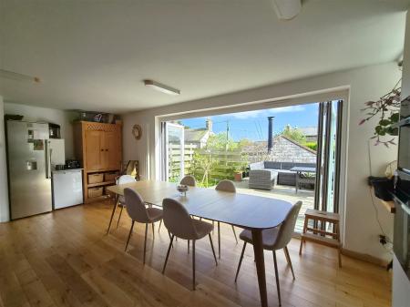 Kitchen dining room