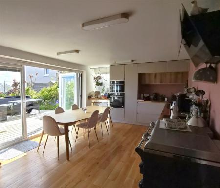 Kitchen dining room