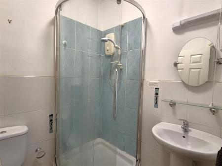 Shower room.