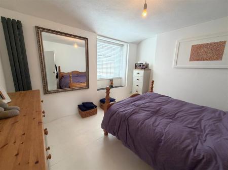 Bed 1.jpg