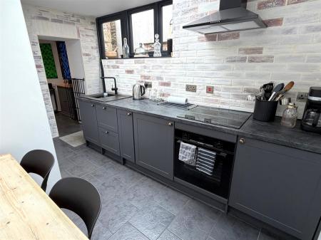 kitchen 2.jpg