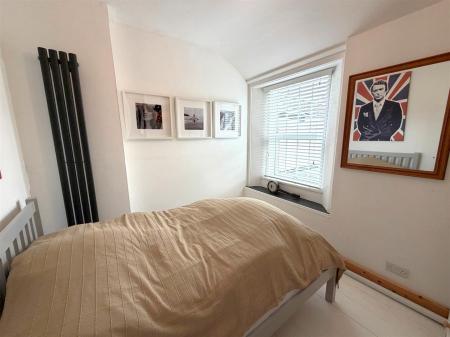 Bed 2.jpg