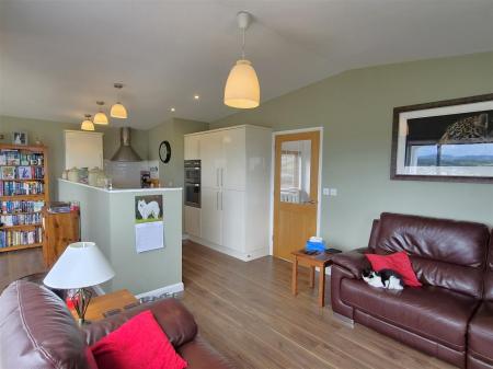 sitting kitchen 2.jpg