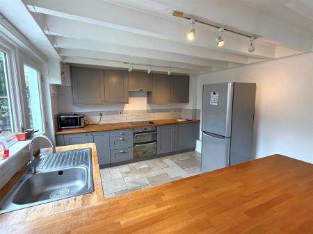 kitchen 2.jpg