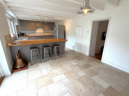 kitchen dining.jpg
