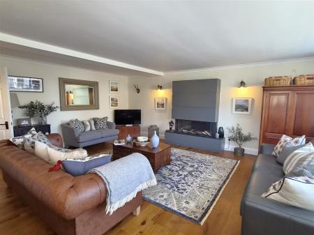 Sitting room 3.jpg