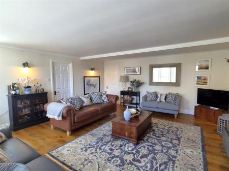 Sitting room 2.jpg