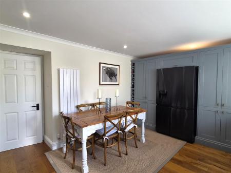 Kitchen 2.jpg