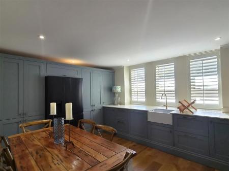Kitchen 3.jpg