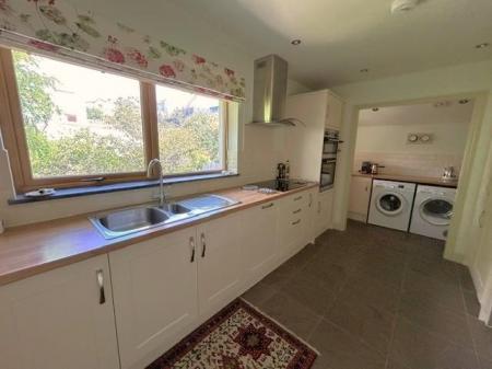 kitchen 2.jpg