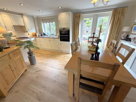 kitchen dining.jpeg
