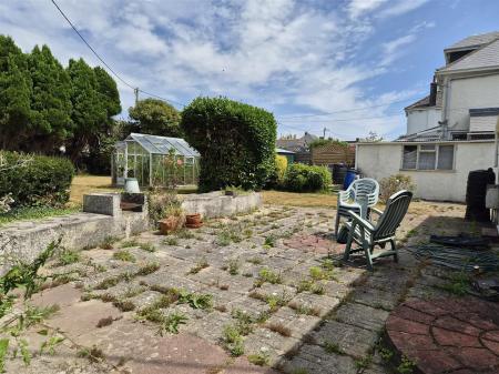 Rear garden 3.jpg