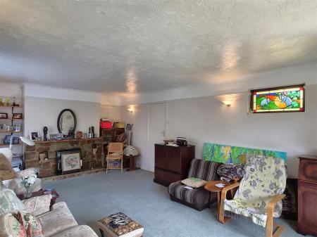Sitting room 3.jpg