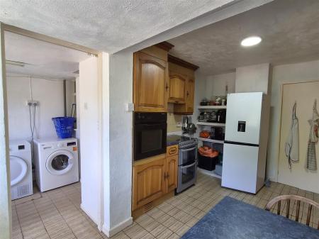Kitchen 2.jpg