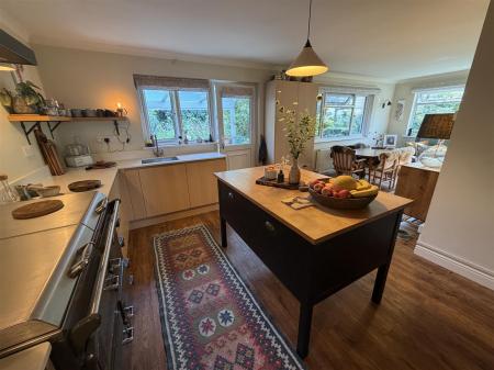 kitchen dining room.jpeg