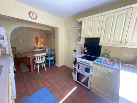 Kitchen 5.jpg