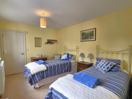 Twin room.jpg