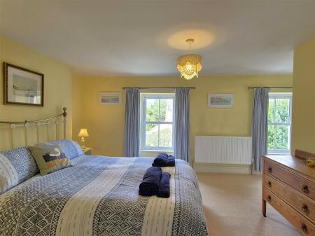 Large double bedroom.jpg