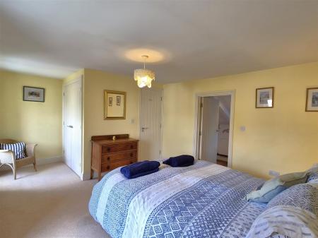 Large double bedroom 2.jpg