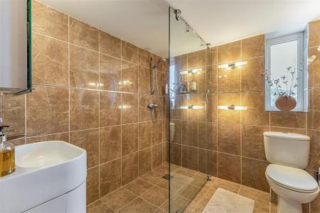 ensuite.jpg