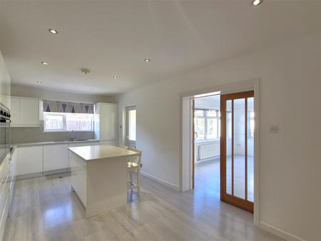 kitchen 4.jpg