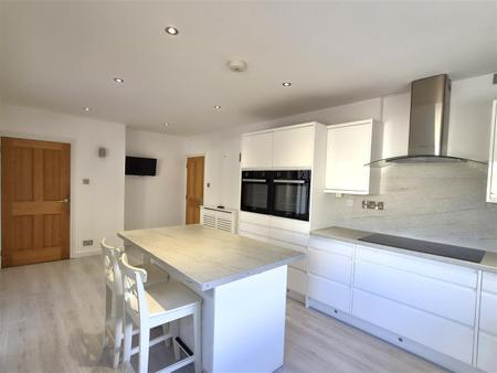 kitchen 3.jpg