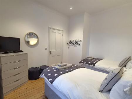 Twin bedroom