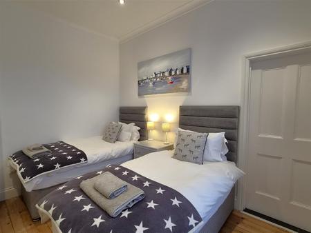 Twin bedroom