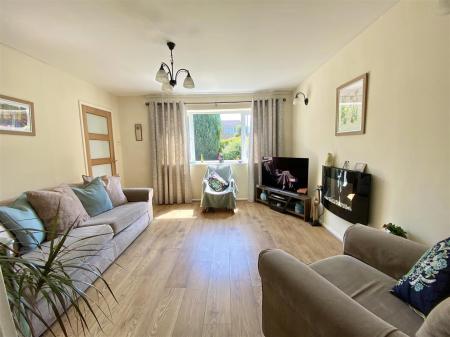 3 Adswood Grove-2.jpg