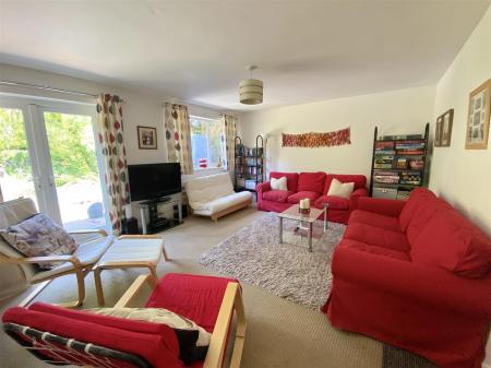 3 Adswood Grove-13.jpg