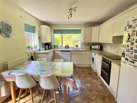 3 Adswood Grove-10.jpg