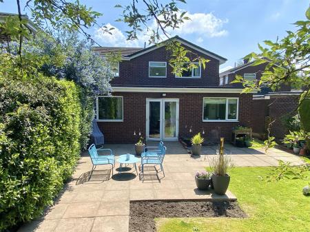 3 Adswood Grove-14.jpg