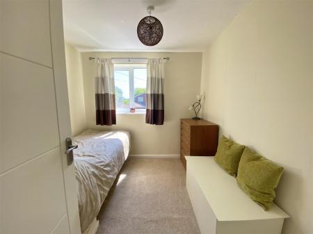 3 Adswood Grove-6.jpg