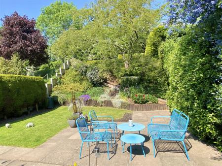 3 Adswood Grove-17.jpg