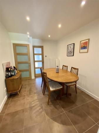 3 Adswood Grove-12.jpg