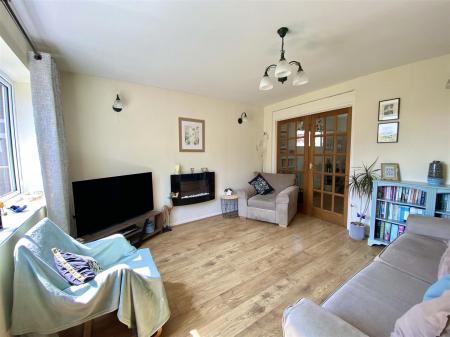 3 Adswood Grove-1.jpg