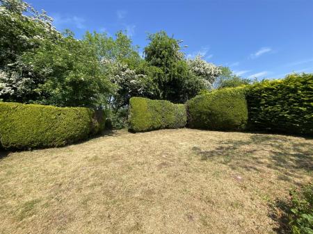 3 Adswood Grove-15.jpg