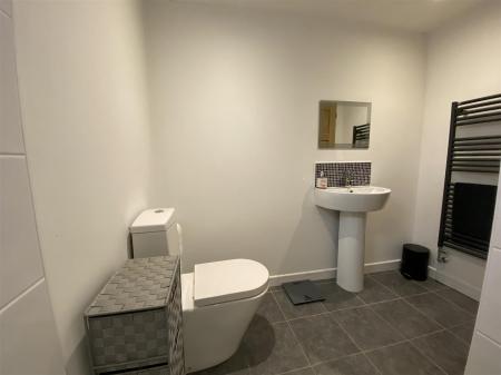 3 Adswood Grove-8.jpg