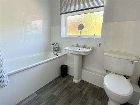 3 Adswood Grove-3.jpg